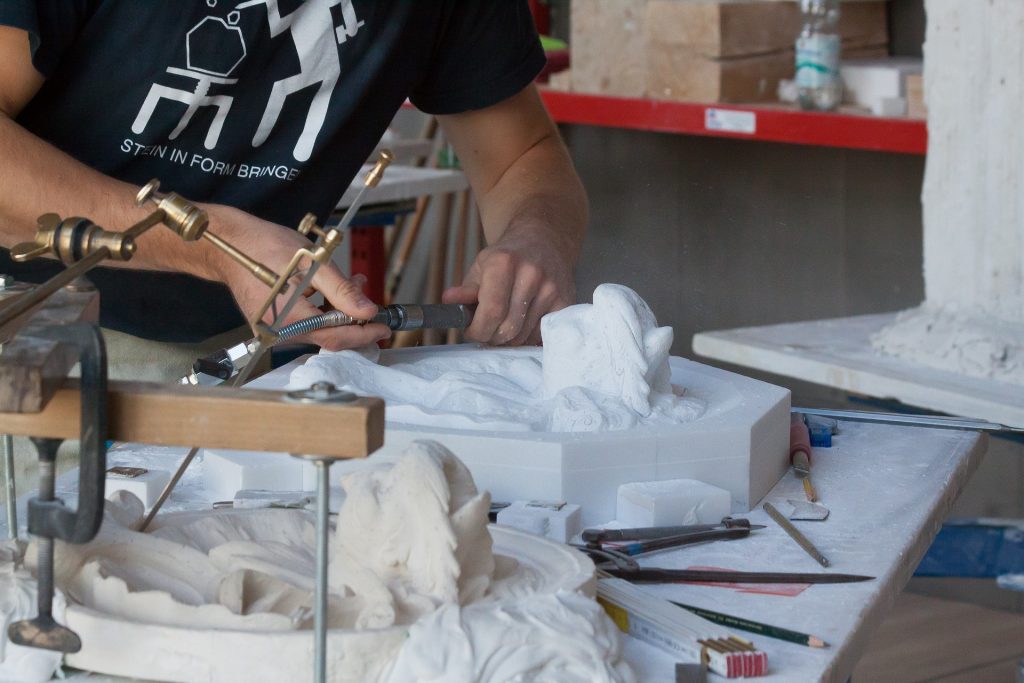 sculptor ORNAMENTAL PLASTERERS EXPERTS